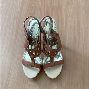 BCBG 3 inch sandal.